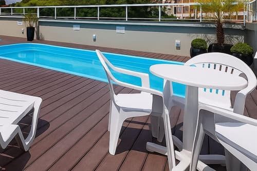 Hotel Rosenbrock, Primary image