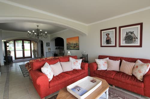 On the Cliff Guest House, Lobby sitting area