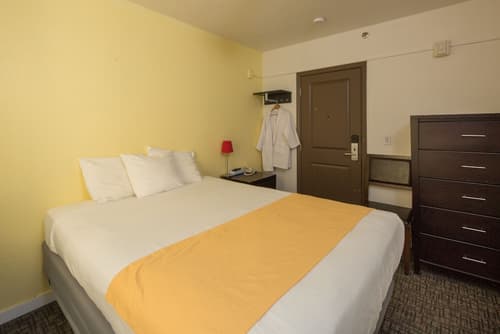 Casa Loma Hotel, Room