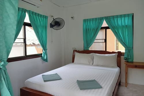 Palm Point Village, Room