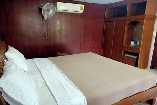 Palm Point Village, Room