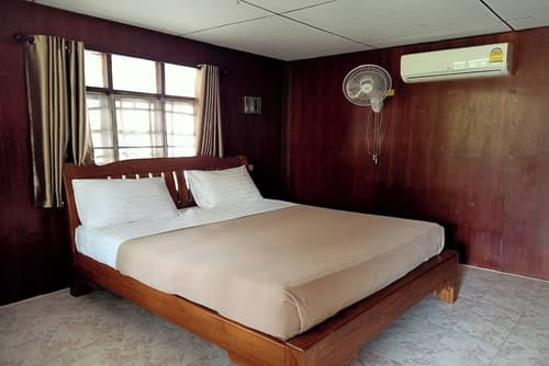 Palm Point Village, Room