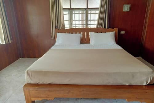 Palm Point Village, Room