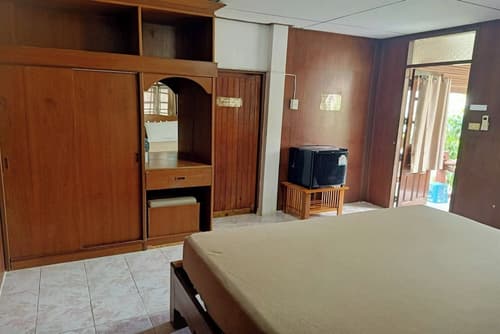 Palm Point Village, Room