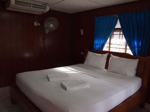 Palm Point Village, Room