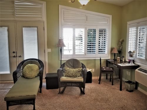 Along River Ridge, Room