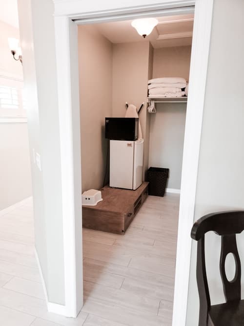 Along River Ridge, Room