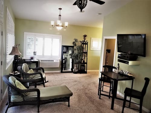 Along River Ridge, Room