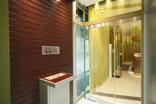 Kyoto Tower Hotel Annex, Interior entrance