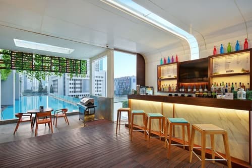 JS Luwansa Hotel and Convention Center, Restaurant