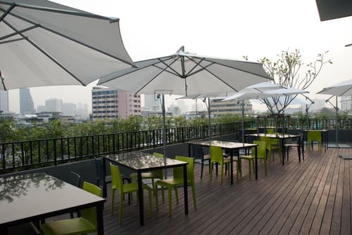 iSanook Bangkok, Bar (on property)