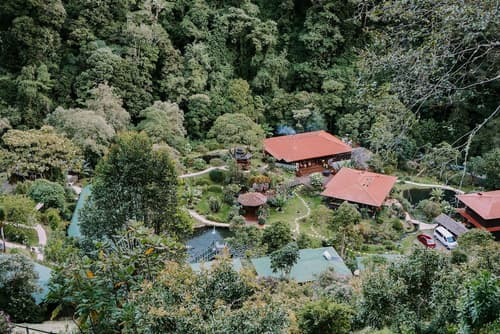 Trogon Lodge, Exterior