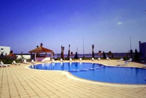 Sky Casa Airport, Pool