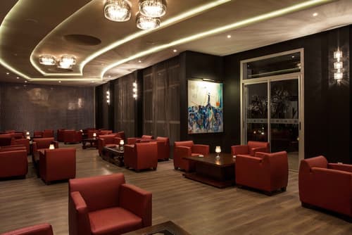 Sky Casa Airport, Lobby sitting area