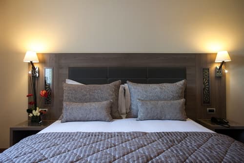 Sky Casa Airport, Room