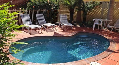 Dolphin Shores, Primary image