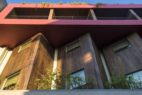 Sevn Legian, Front of property