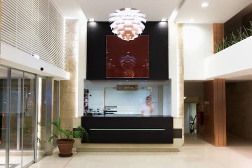 Esperia City Hotel, Reception