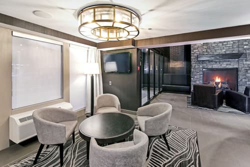 Best Western Plus Banff International Lodge, Lobby sitting area