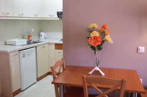 Hotel Sea Breeze, In-room dining