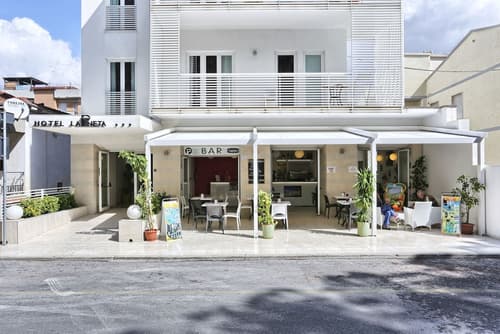 Hotel La Pineta, Front of property