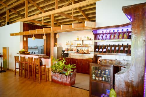 Vanilla Sky Dive Resort, Food and drink