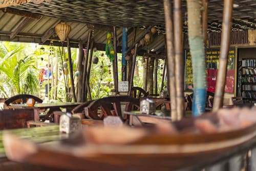 Mai Pen Rai Bungalows, Interior entrance