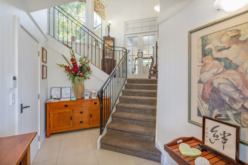 Bayview Valley Lodge, Interior entrance