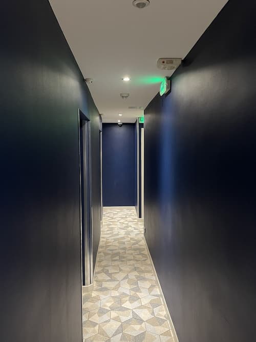 Mary's Hotel République, Reception