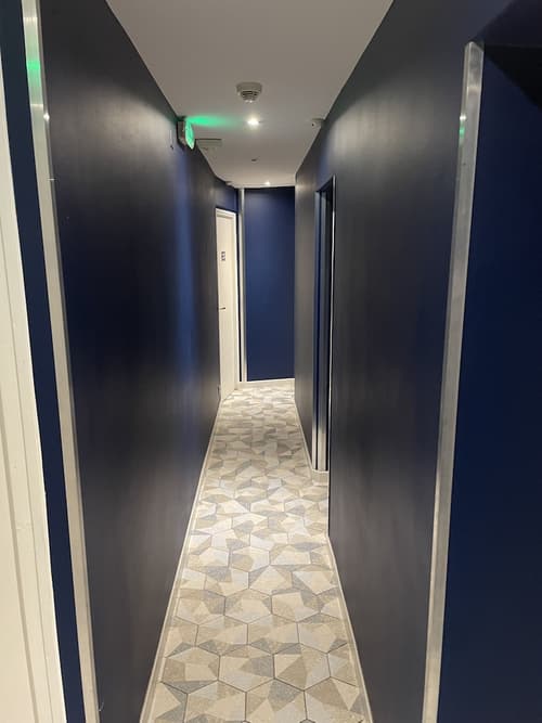 Mary's Hotel République, Reception