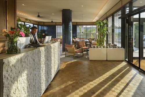 Hotel Tres Reyes San Sebastian, Reception