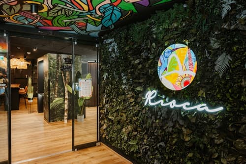 Rioca Vienna Posto 2, Interior entrance