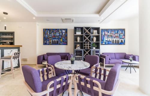 Art Hotel, Reception