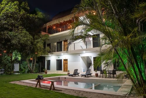 Hotel Makech, Primary image