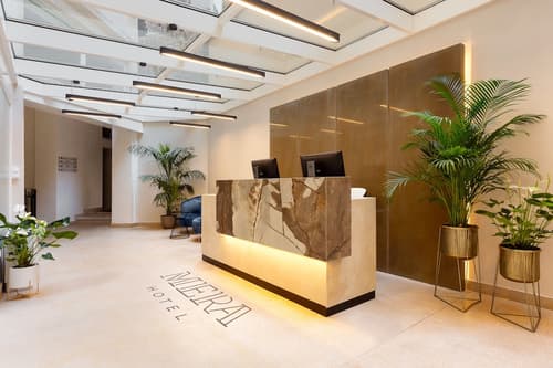 Mera Hotel, Reception