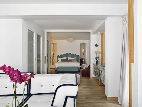 Cresanto Luxury Suites, Room