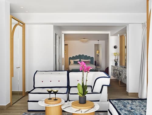 Cresanto Luxury Suites, Room