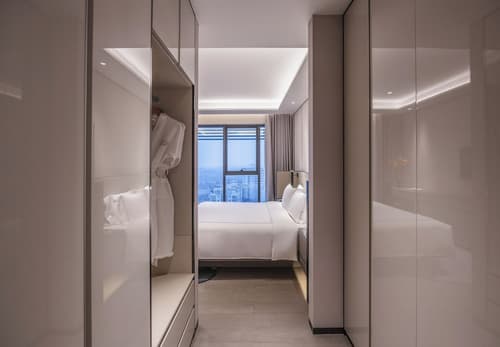 Fraser Residence Hanoi, Interior entrance