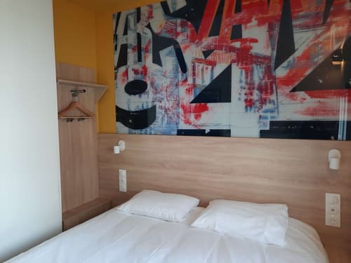 Kyriad Direct Caen Nord - Memorial, Room