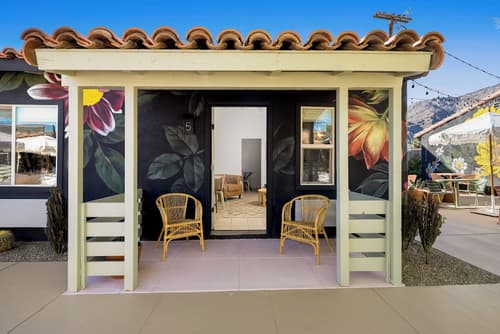 Fleur Noire Hotel - 21 and Over, Room