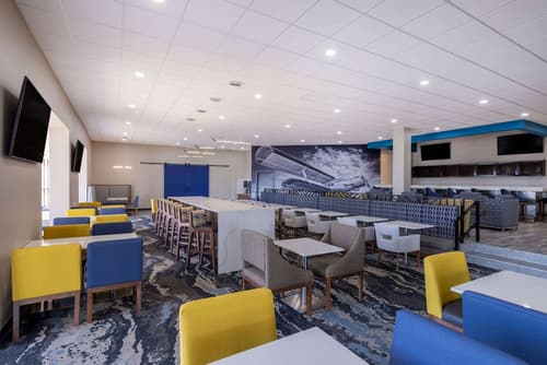 Hawthorn Extended Stay by Wyndham Wichita Airport, Lobby