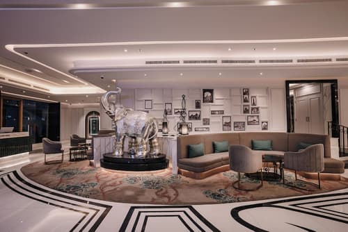 Aira Hotel Bangkok, Lobby sitting area