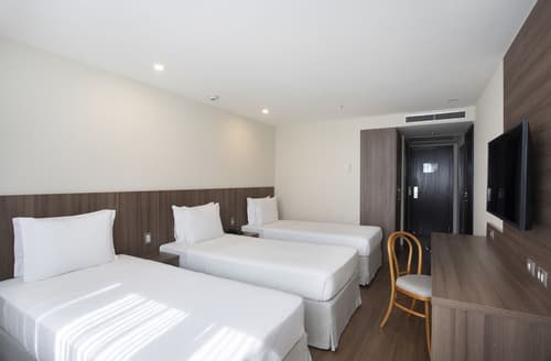 Windsor Tower Hotel, Room