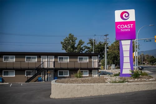 Coast Penticton Hotel, Exterior