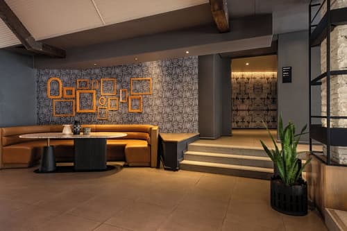 Mercure Hotel Windhoek, Interior entrance