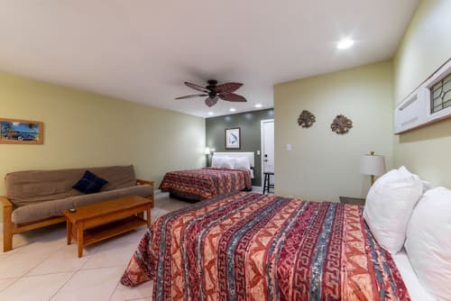 Captain's Table Hotel, Room