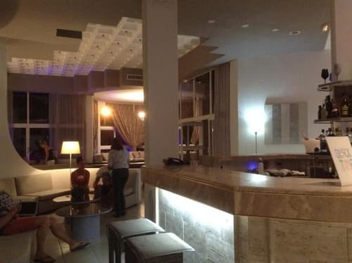 Happy Days Hotel, Lobby sitting area