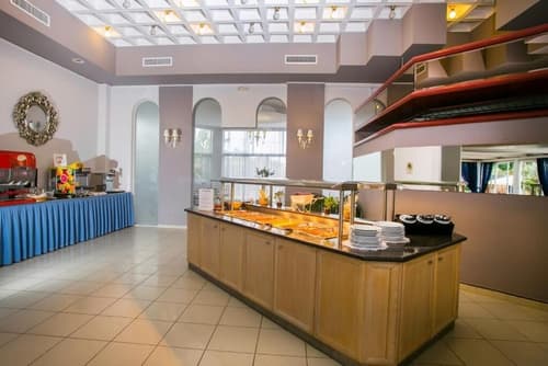 Happy Days Hotel, Breakfast buffet