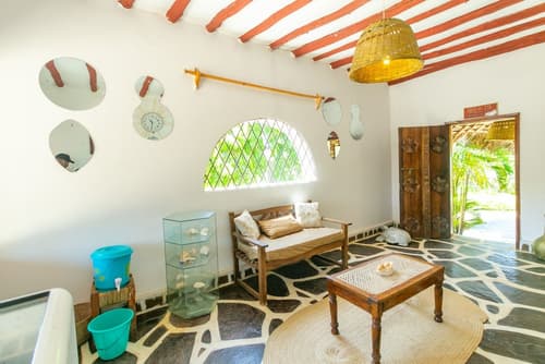 Pearls and Corals Resort, Lobby sitting area