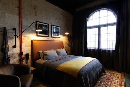 The Intrepid Hotel, Room